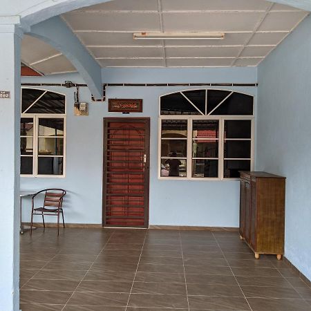 Aryani Homestay Kampong Kelemak 外观 照片