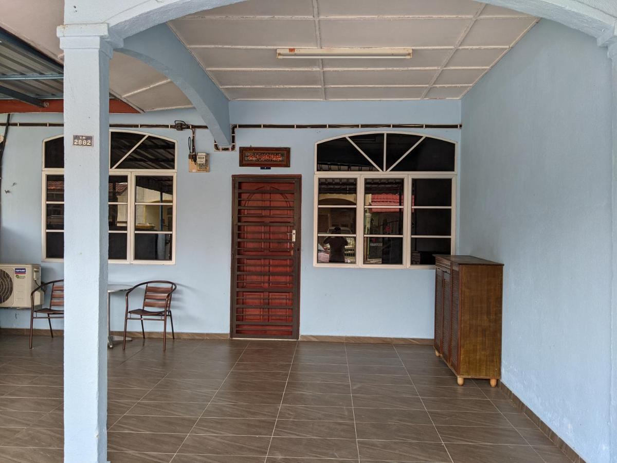 Aryani Homestay Kampong Kelemak 外观 照片