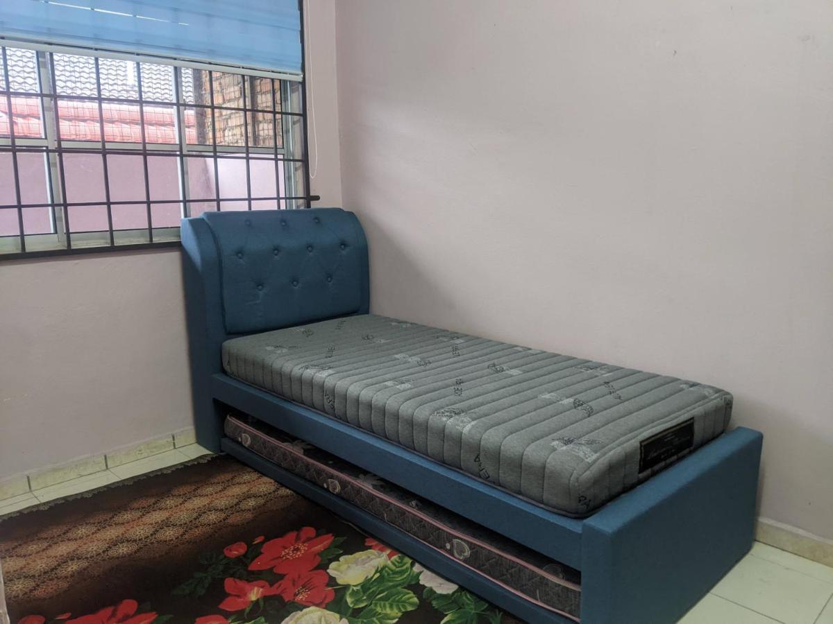 Aryani Homestay Kampong Kelemak 外观 照片